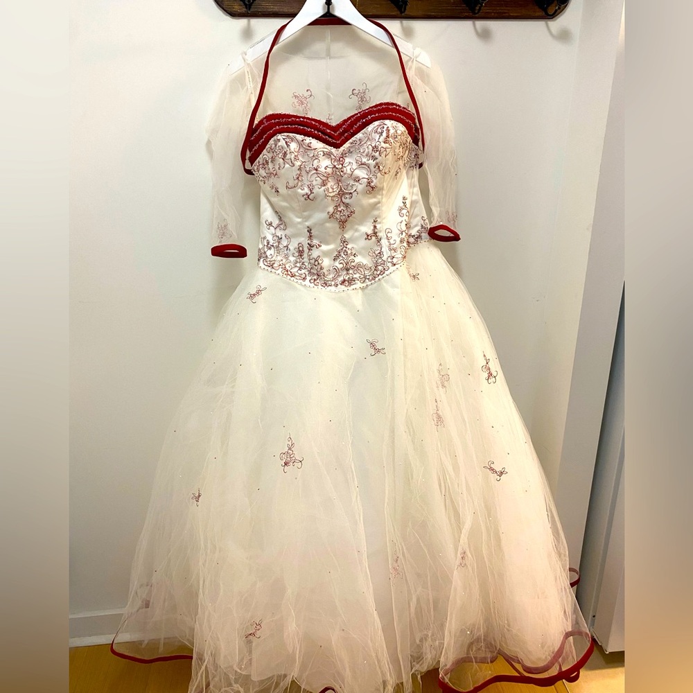 Mari Lee by Madeline Gardner Red, white and silver Prom/Formal Dress Size XL